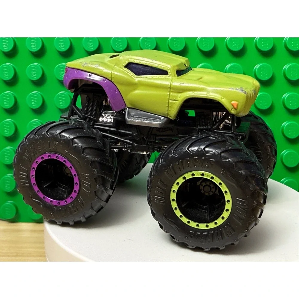 Hot Wheels Monster Trucks Hulk Marvel Avengers Green Purple 1:64 Diecast Toy